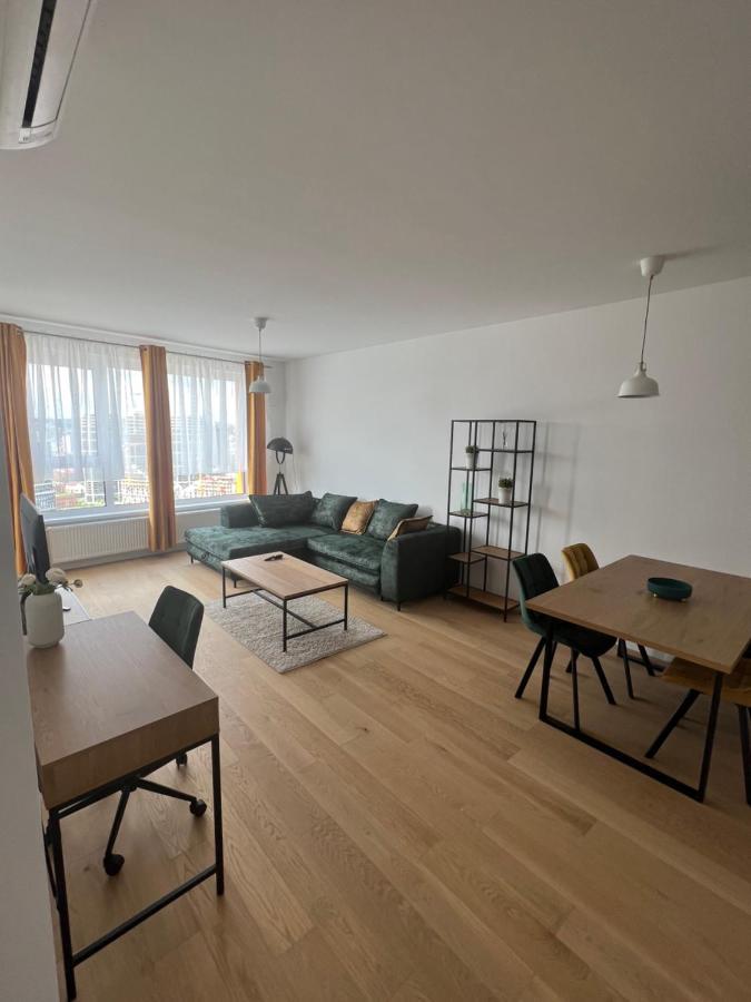 New Downtown Apartment Couple Minute From The Old Town Братислава Экстерьер фото