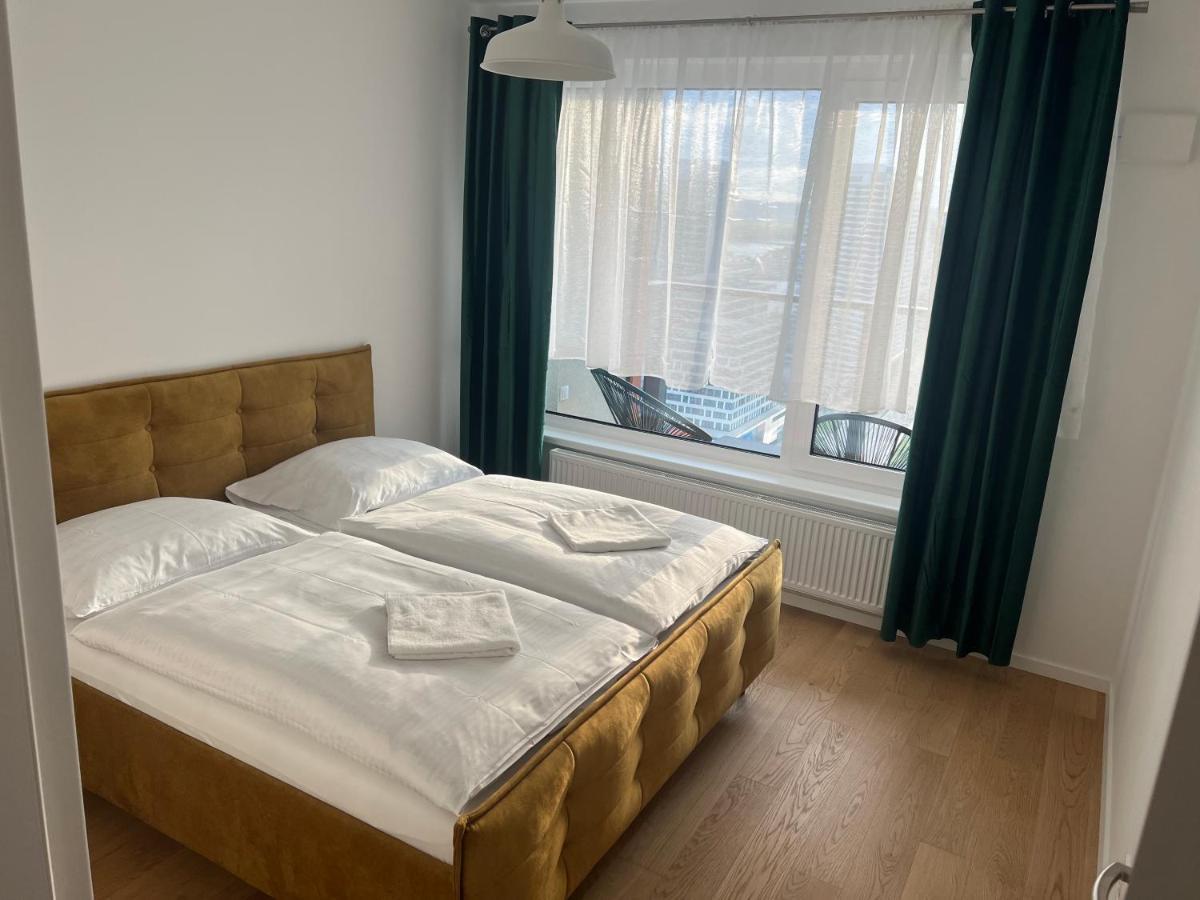 New Downtown Apartment Couple Minute From The Old Town Братислава Экстерьер фото
