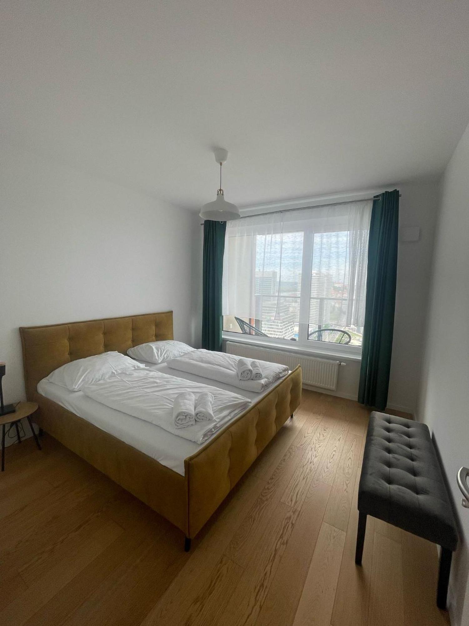 New Downtown Apartment Couple Minute From The Old Town Братислава Экстерьер фото