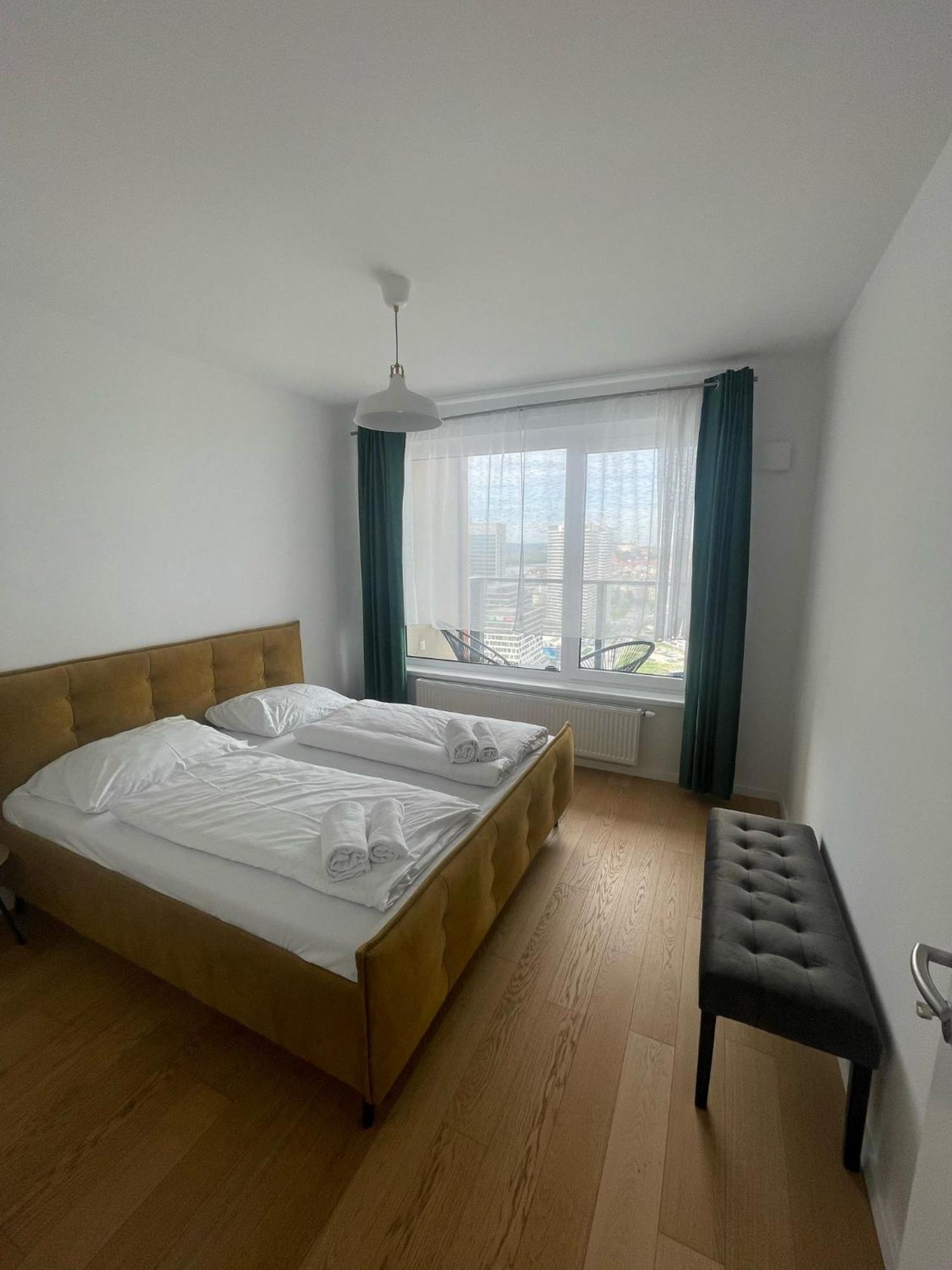 New Downtown Apartment Couple Minute From The Old Town Братислава Экстерьер фото