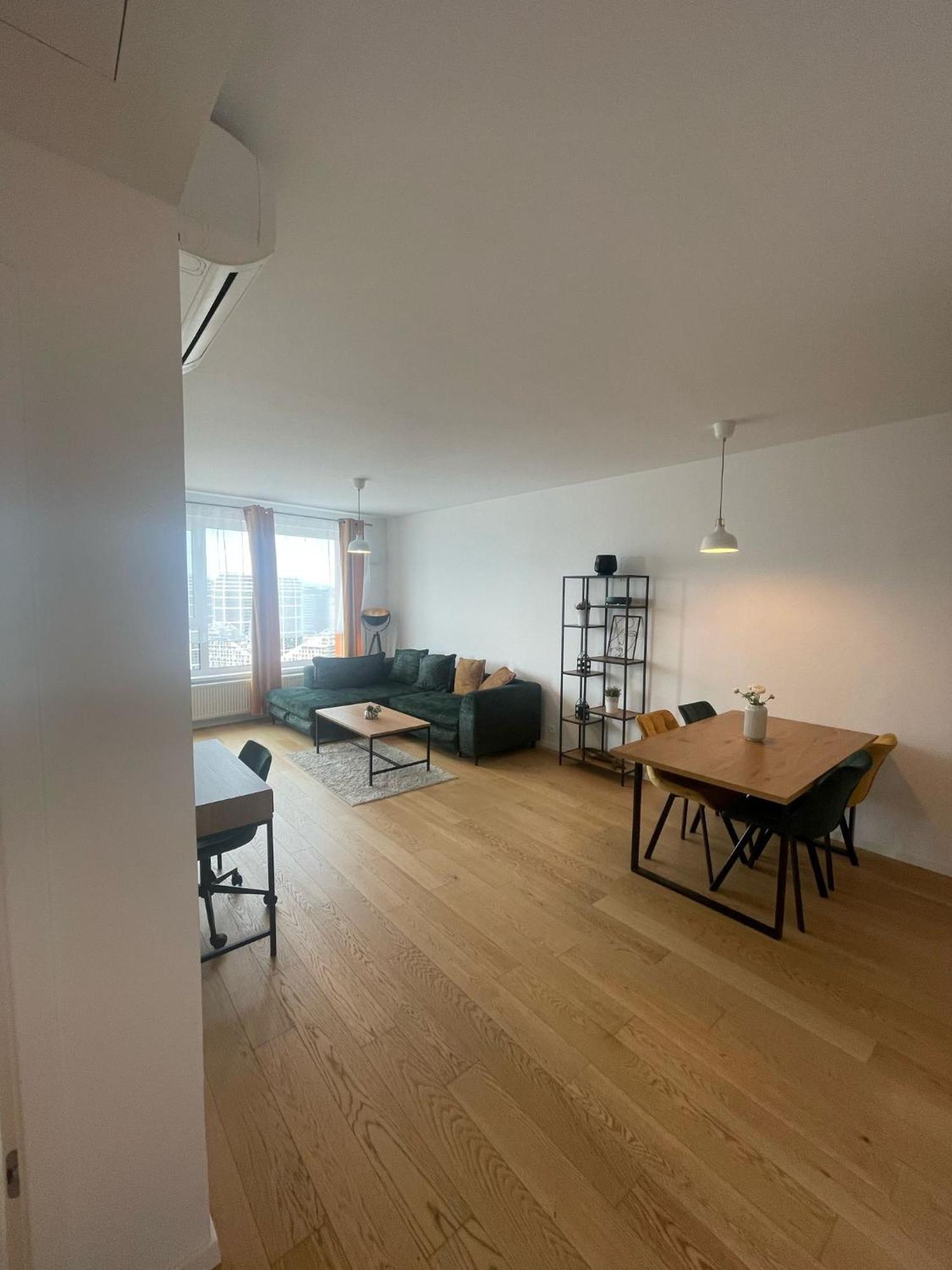 New Downtown Apartment Couple Minute From The Old Town Братислава Экстерьер фото