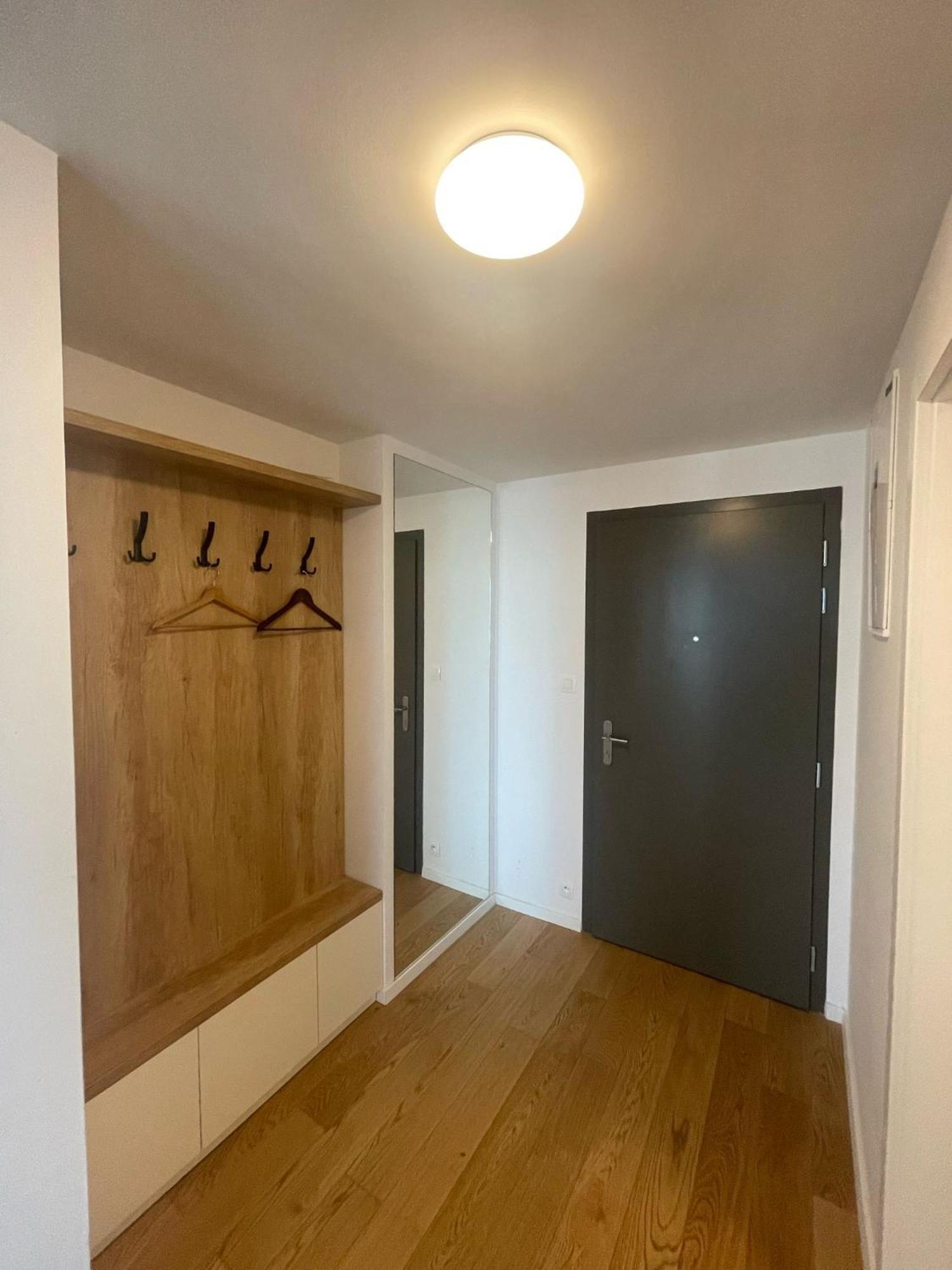 New Downtown Apartment Couple Minute From The Old Town Братислава Экстерьер фото
