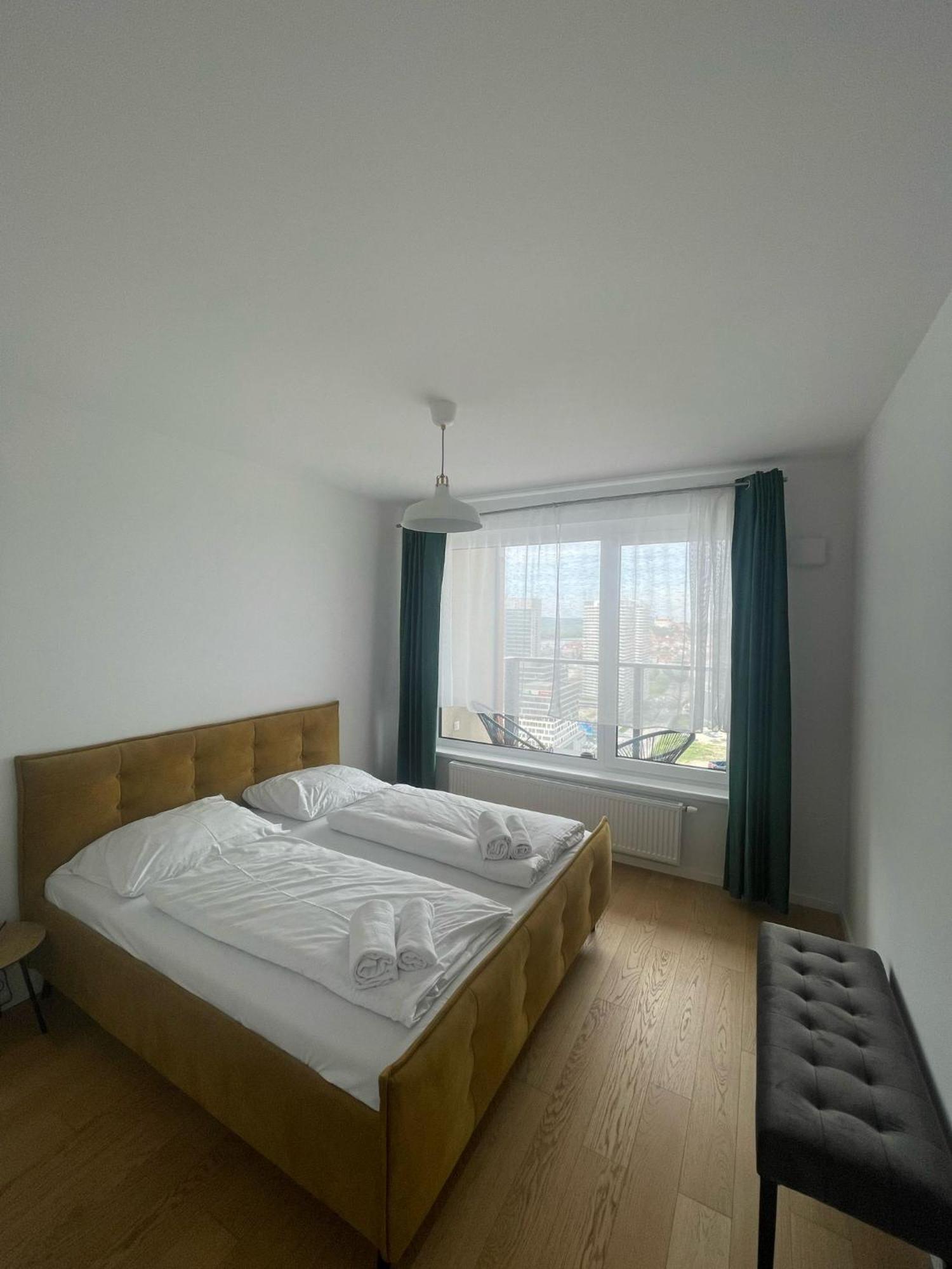 New Downtown Apartment Couple Minute From The Old Town Братислава Экстерьер фото