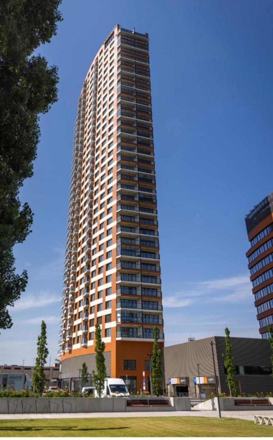 New Downtown Apartment Couple Minute From The Old Town Братислава Экстерьер фото